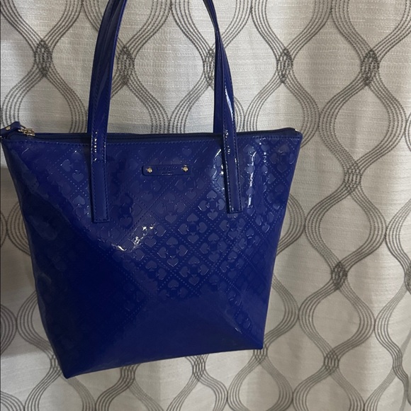 Kate Spade New York
Emerald Avenue Jeralyn Tote Bag - Picture 3 of 15